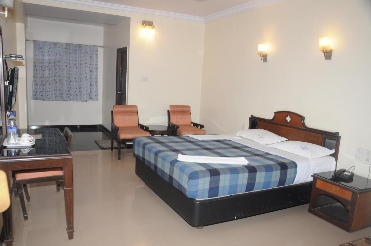 Suvarna Regency Hassan Exteriör bild