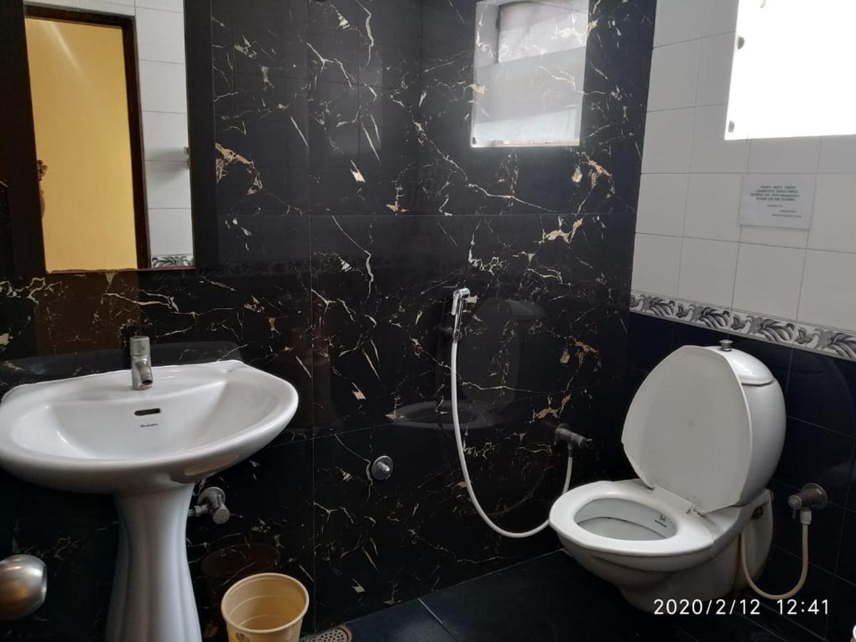 Suvarna Regency Hassan Exteriör bild