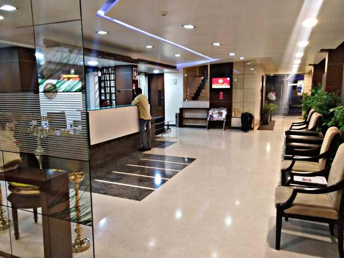Suvarna Regency Hassan Exteriör bild