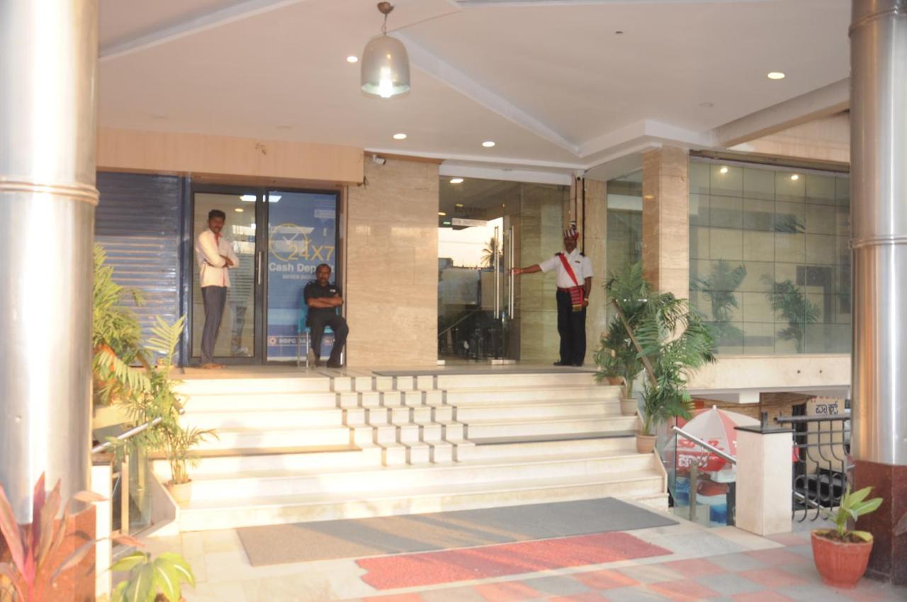 Suvarna Regency Hassan Exteriör bild